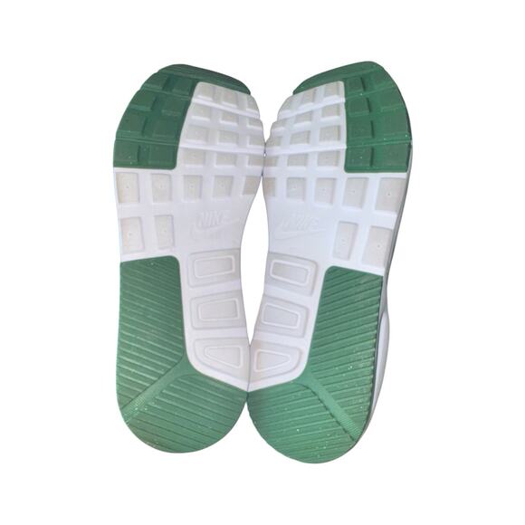 Athletic_Shoes